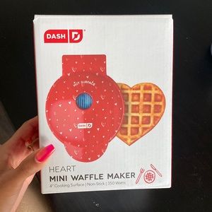 BRAND NEW MINI HEART WAFFLE MAKER
